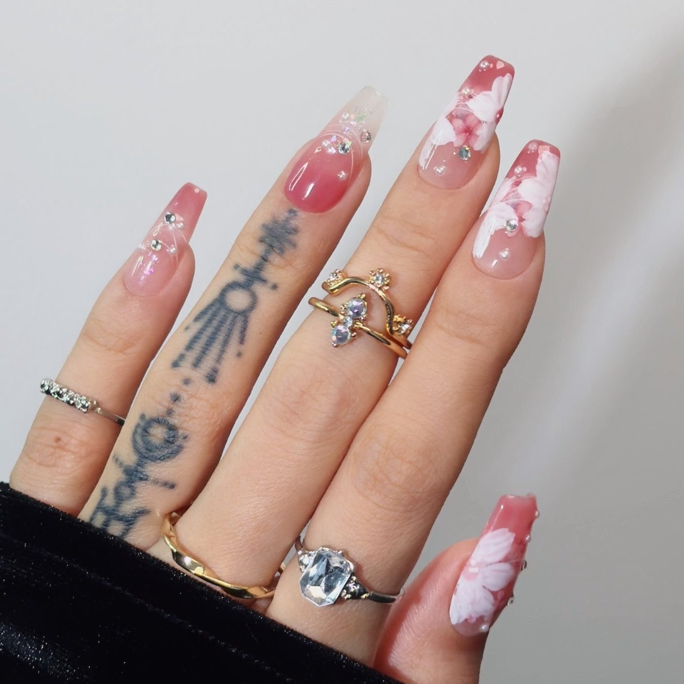 Blossom Sakura Long Coffin Pink Press-on Nails | Handmade Nails,Ellie Vincy Press on Nails, Coffin,Floral,Handmade Pink, White, Floral press on nails,10 pcs, False nails,Reusable,Glue on nails,Sticky on nails,Pop on nails
