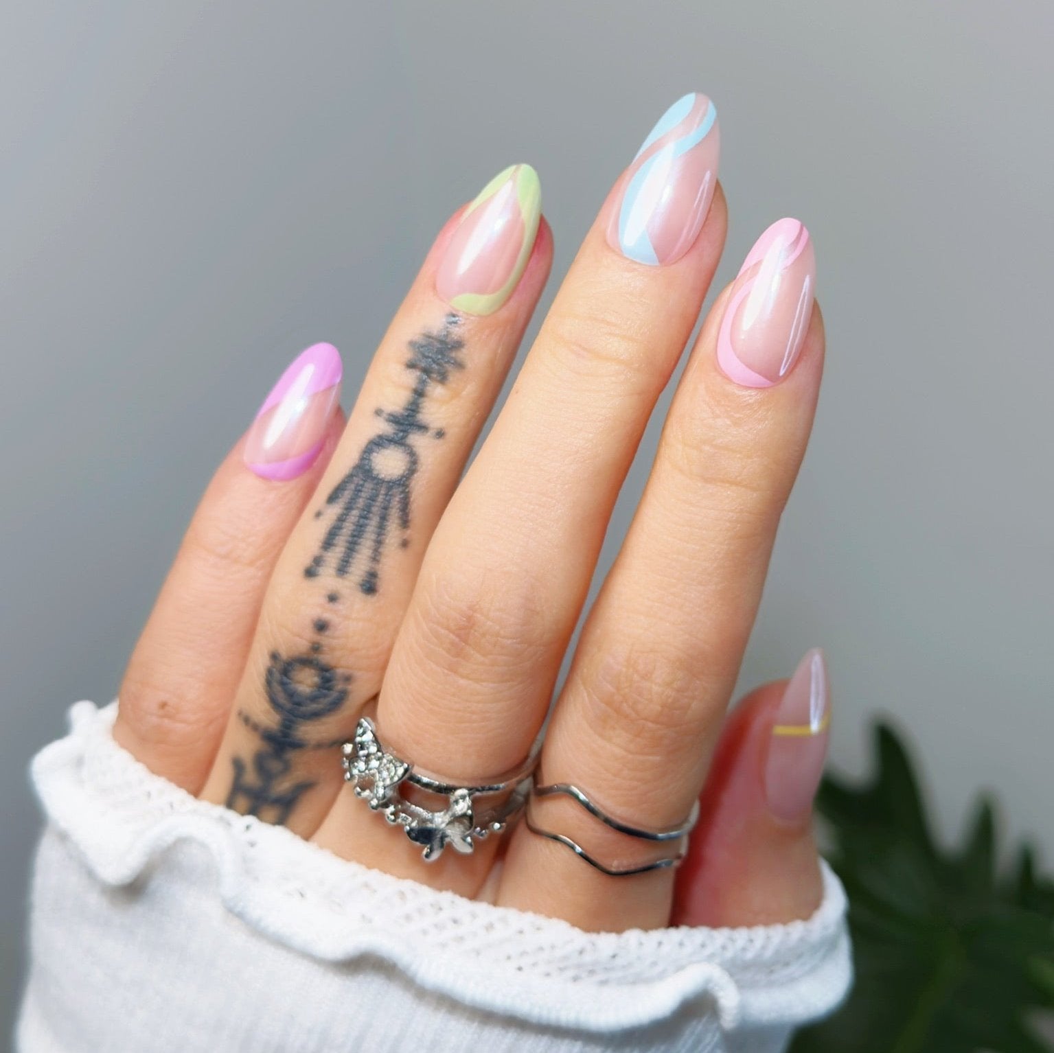 Color Splash,Ellie Vincy Press on Nails,Medium Almond,Chrome, Abstract, Multicolor, Pink, Tie-dye press on nails,30 pcs, False nails,Reusable,Glue on nails,Sticky on nails,Pop on nails