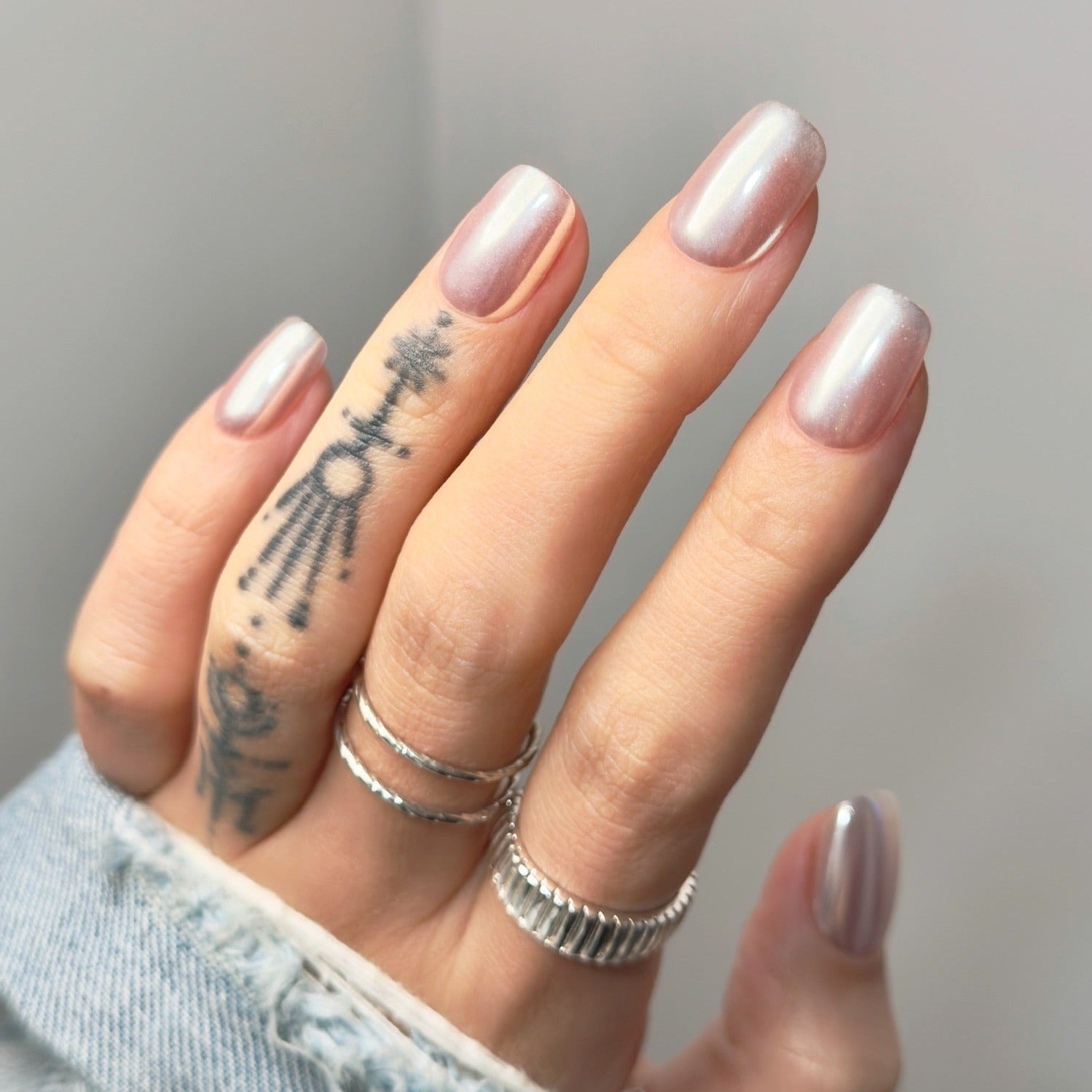 Pearl Mirage| Handmade Nails,Ellie Vincy Press on Nails,Short  Almond,Metallic,Handmade Pink press on nails,10 pcs, false nails,reusable,glue on nails