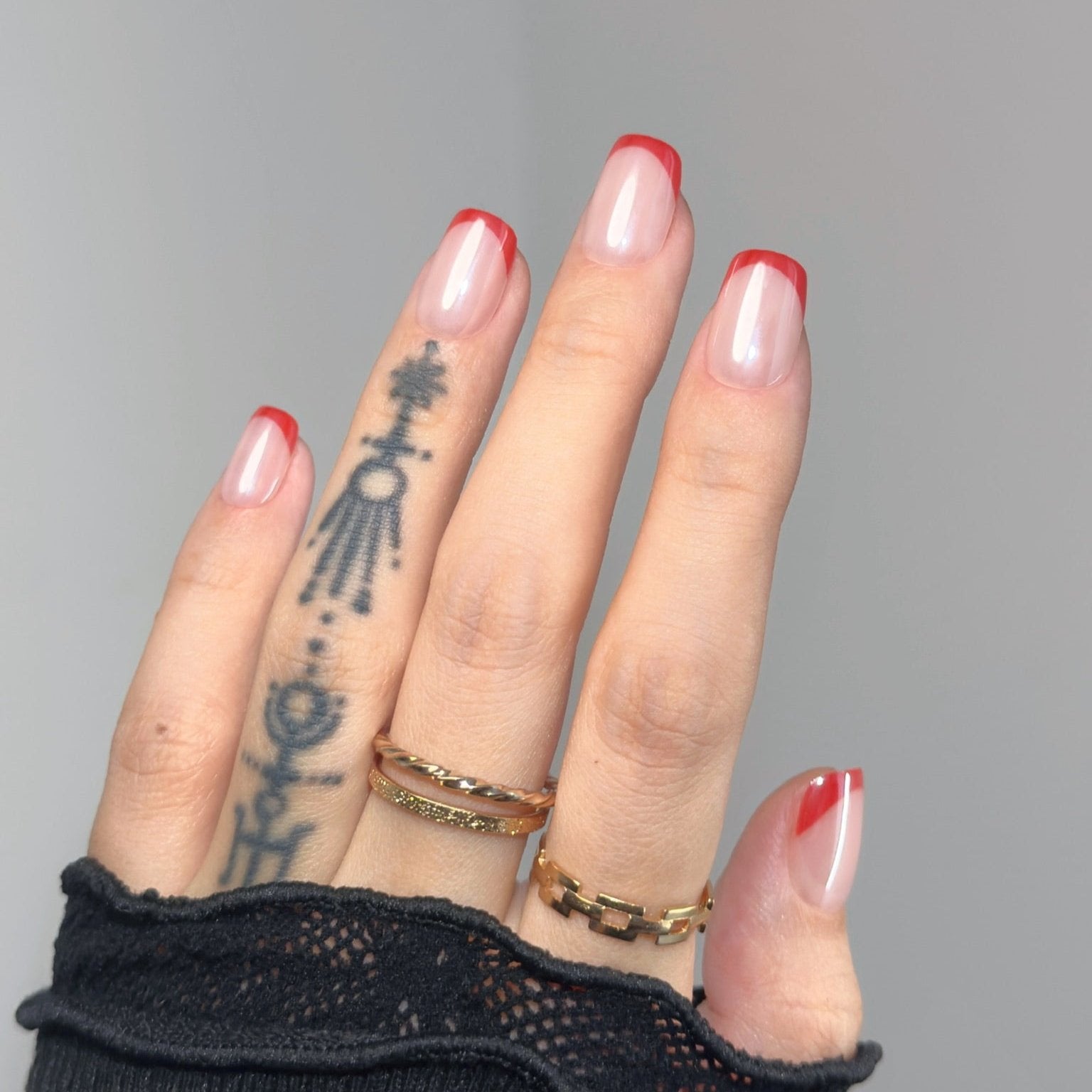 Bold Scarlet,Ellie Vincy Press on Nails,Short  Square,French tip, Chrome, Red press on nails,30 pcs, False nails,Reusable,Glue on nails,Sticky on nails,Pop on nails