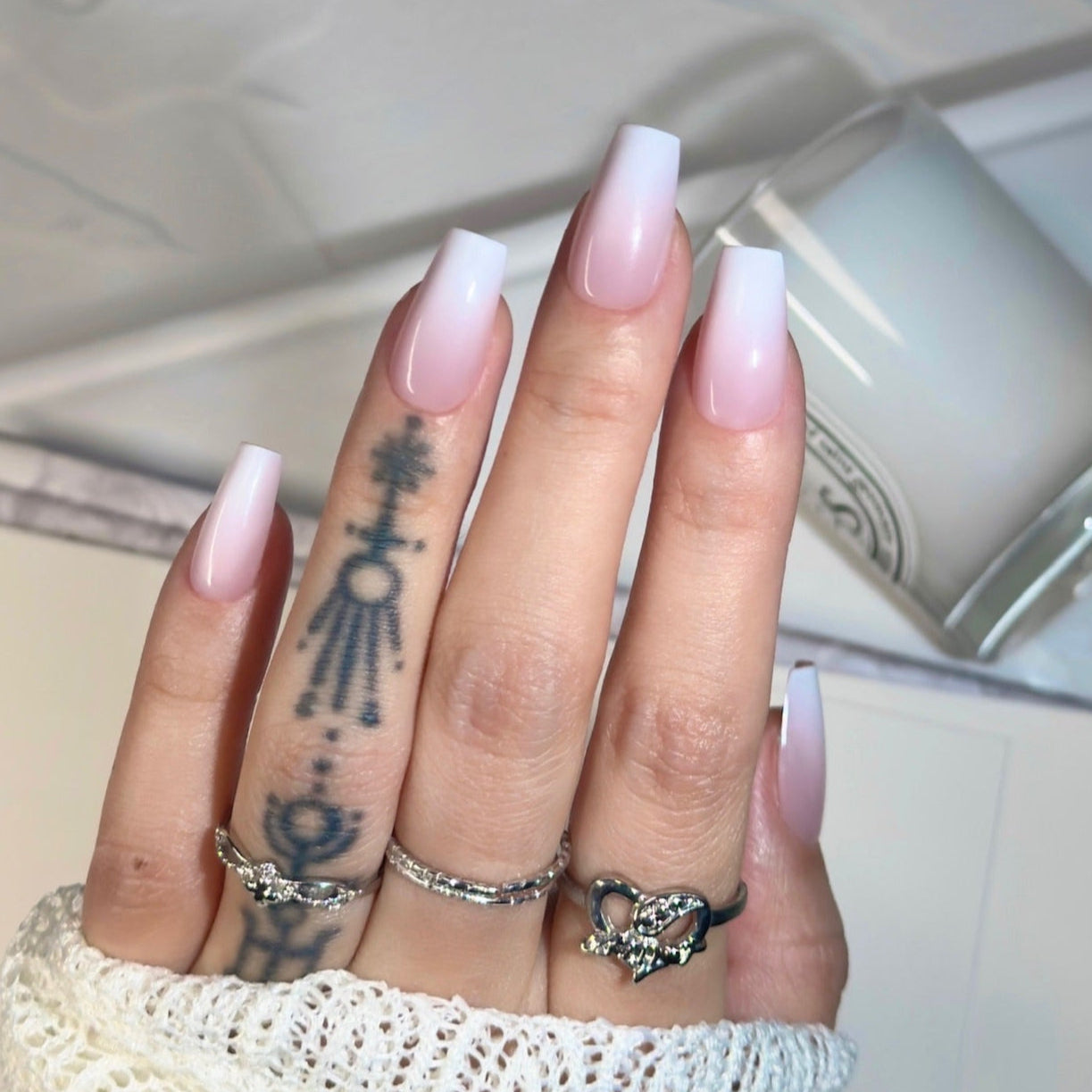 Baby Boomer Coffin,Ellie Vincy Press on Nails,Medium  Coffin,Ombre, White press on nails,28 pcs, False nails,Reusable,Glue on nails,Sticky on nails,Pop on nails