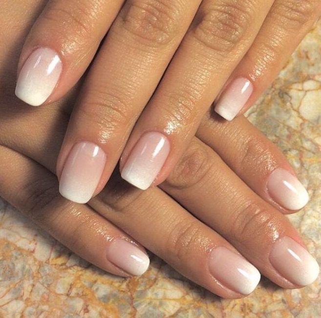 Ombre Press-on Nails,Ellie Vincy Press on Nails,  Square,Ombre, White press on nails,28 pcs, False nails,Reusable,Glue on nails,Sticky on nails,Pop on nails